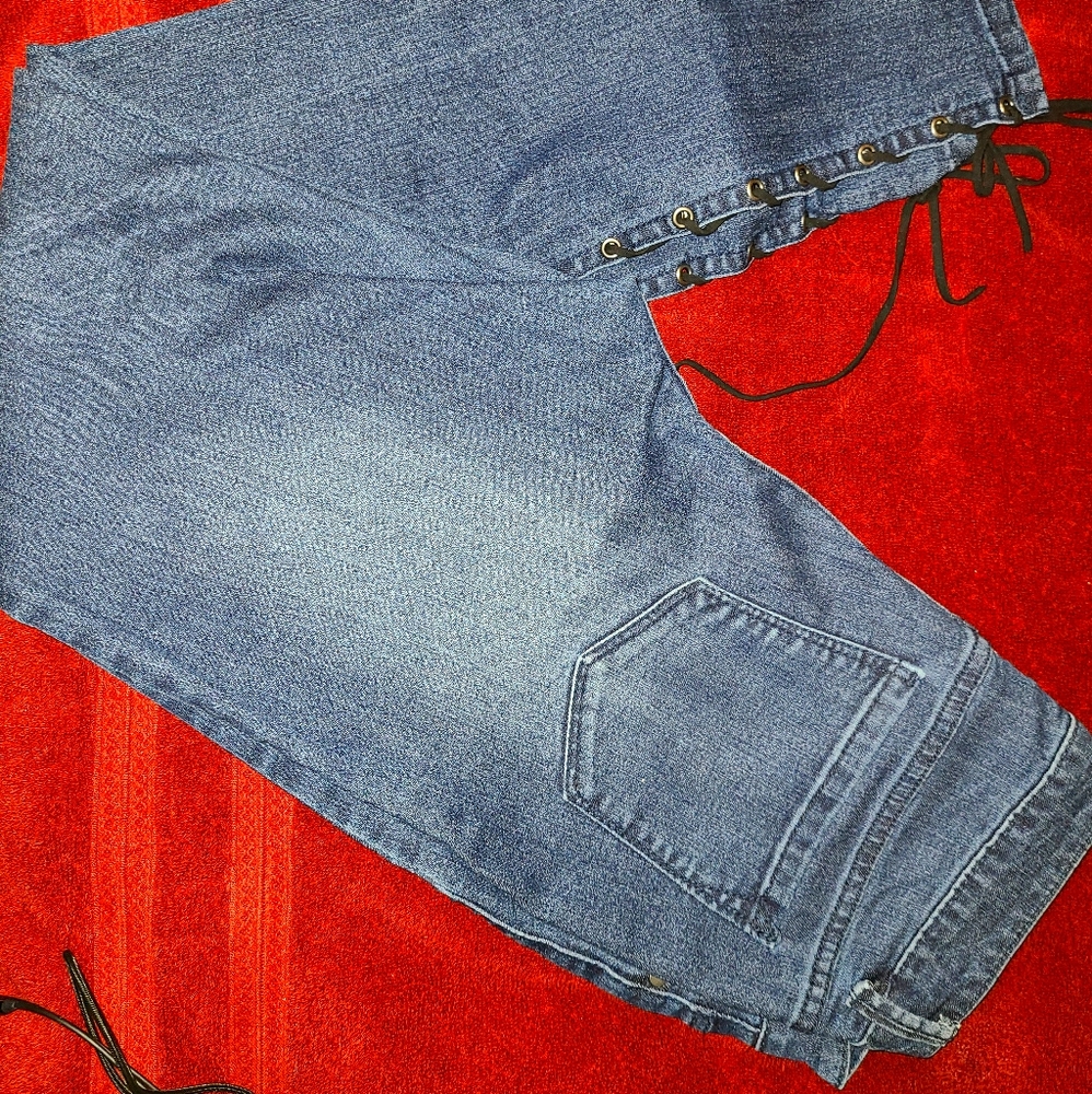 Blue cropped jeans